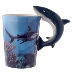 Keramický hrnek s rukojetí ve tvaru žraloka, design Lisa Parker